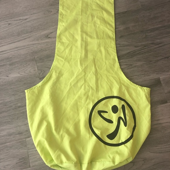 BNWOT Zumba Slouchy/hobo bag + FREE Zumba bracelet - Picture 2 of 6